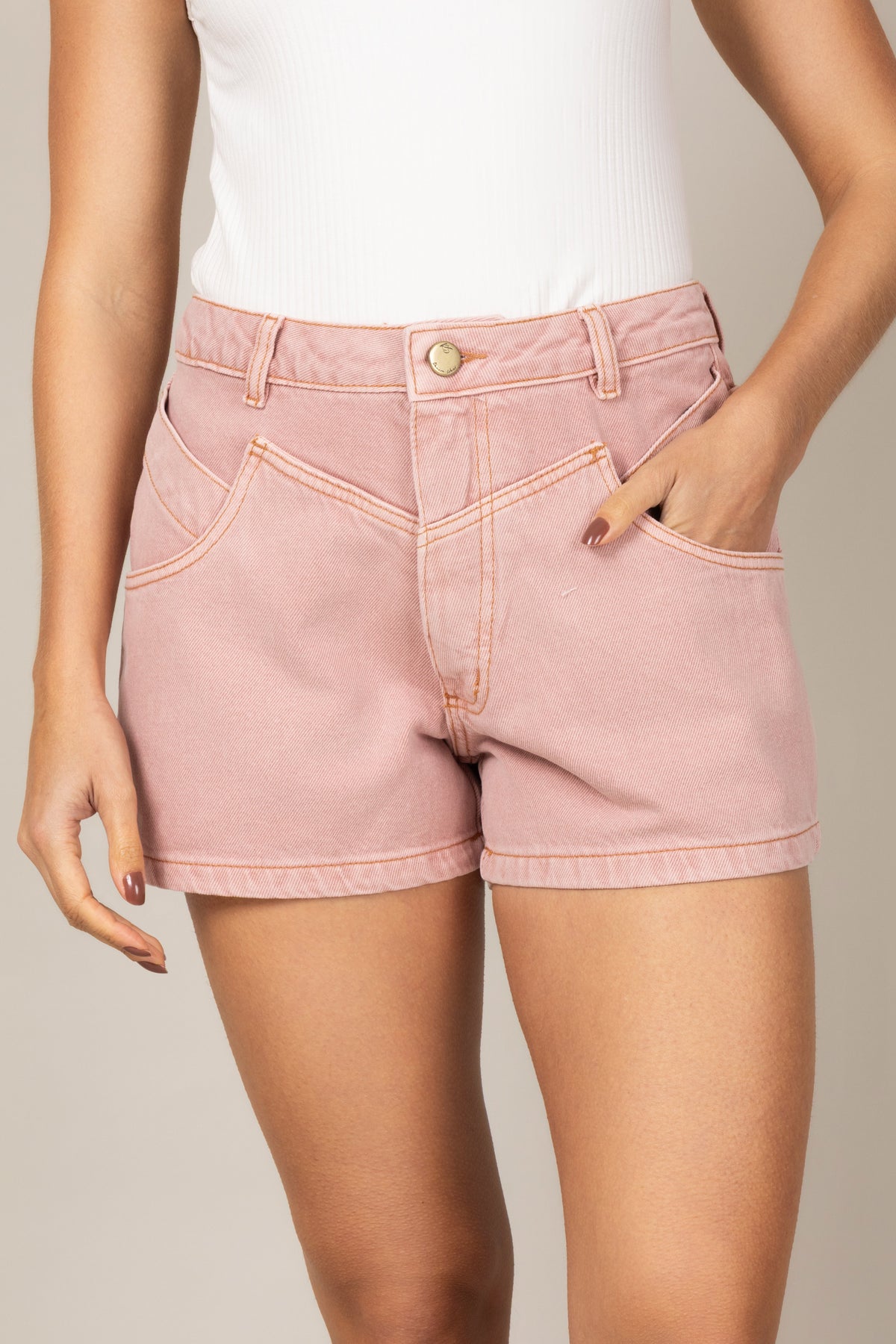 Short Jeans reto com Detalhes