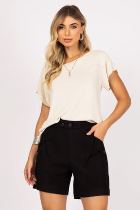 Shorts com Recortes e Botões