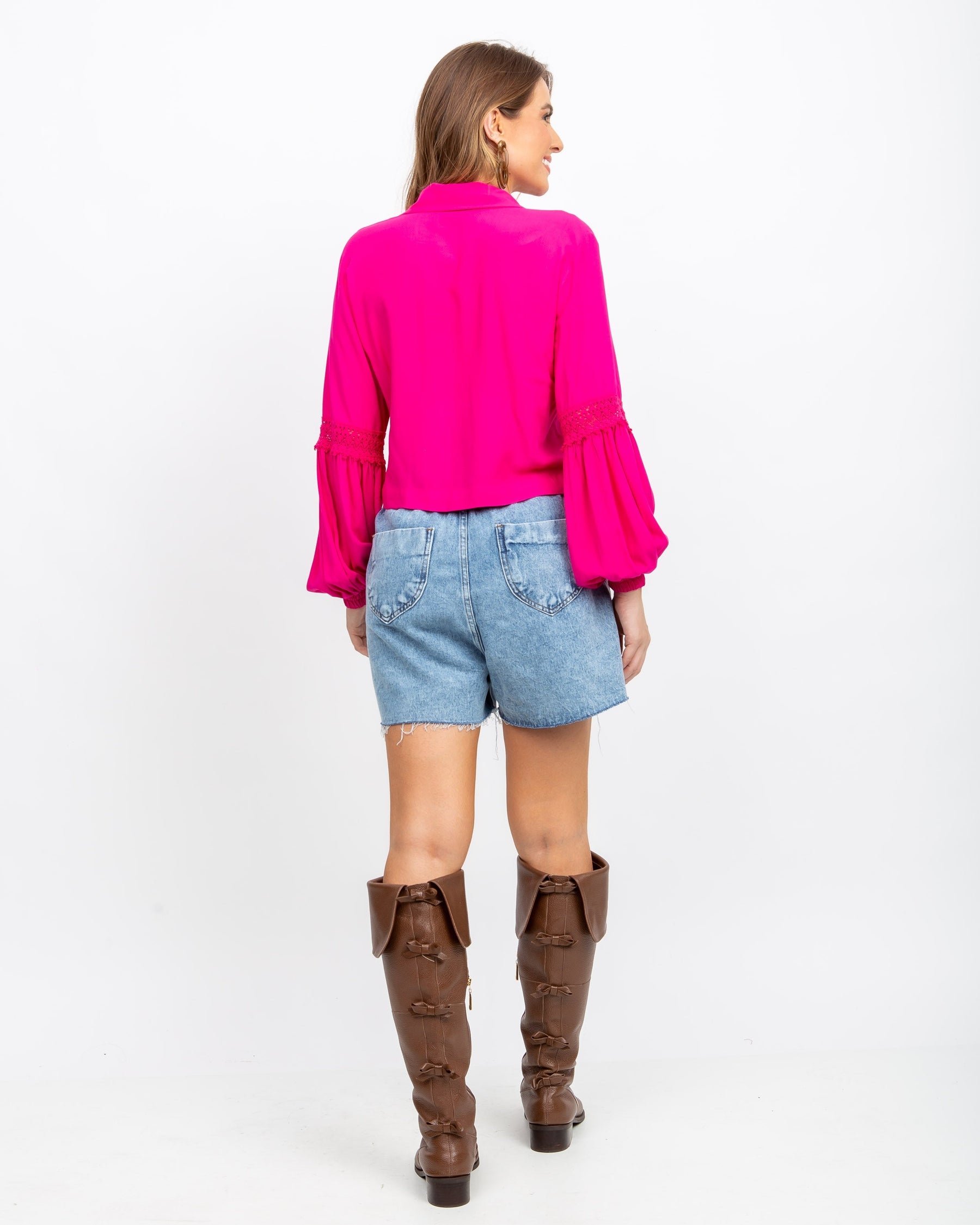 Camisa Cropped com Detalhe em Renda Pink
